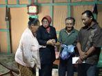 wakil-bupati-sleman-sri-muslimatun-mengunjungi-rumah-darwanto.jpg