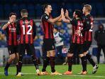 zlatan-ibrahimovic-dan-hakan-calhanoglu-merayakan-gol-di-serie-a-italia-napoli-vs-ac-milan.jpg