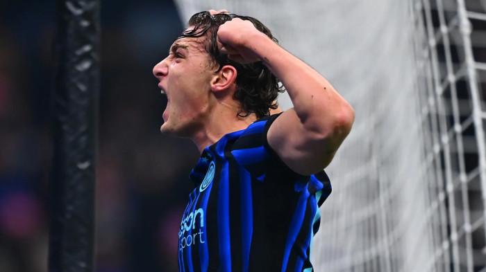 Selebrasi penyerang Inter Milan, Pio Esposito saat mencetak gol pada musim 2025/2026.