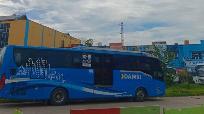 JADWAL DAMRI - Tampak aktivitas di terminal Damri Tanjung Selor, saat diabadikan TribunKaltara.com beberapa waktu lalu. (TribunKaltara.com / Desi Kartika)