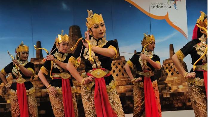 Kebaya Menari Guncang KBRI Takhta Suci, Harmoni Agama dan Budaya Nusantara Bergema di Vatikan