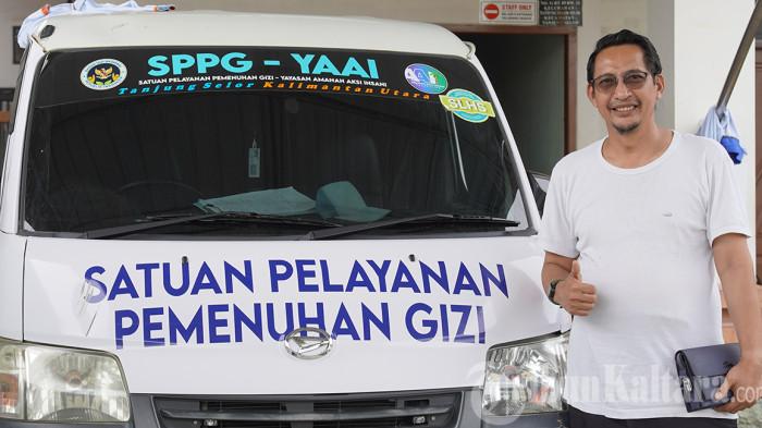 KESELAMATAN DAPUR MBG - Penanggung jawab dapur Satuan Pemenuhan Pelayanan Gizi (SPPG) Yayasan Amanah Aksi Insani (YAAI), Andi Irfan ketika ditemui di Jl. Mangga, Tanjung Selor, Kabupaten Bulungan, Kalimantan Utara (Kaltara), Kamis (27/11/2025). Pengusaha ini menjadi pelopor keselamatan pekerja dapur MBG di Bulungan, setelah mendaftarkan seluruh karyawannya sebagai peserta BPJS Ketenagakerjaan.
