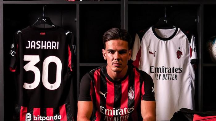 KEMBALI KE SKUAD - Ardon Jashari ketika diperkenalkan sebagai pemain baru AC Milan musim 2025/2026. Gelandang asal Swiss ini telah kembali ke skuad Rossoneri jelang Derby della Madonnina, setelah pulih dari cedera, Selasa (18/11/2025). (ARSIP - Instagram/@acmilan)