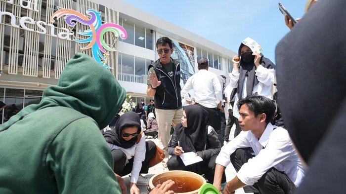Peringati World Clean Up Day, BRI Hadirkan Pelatihan Pengelolaan Sampah dan Mesin RVM di Mandalika