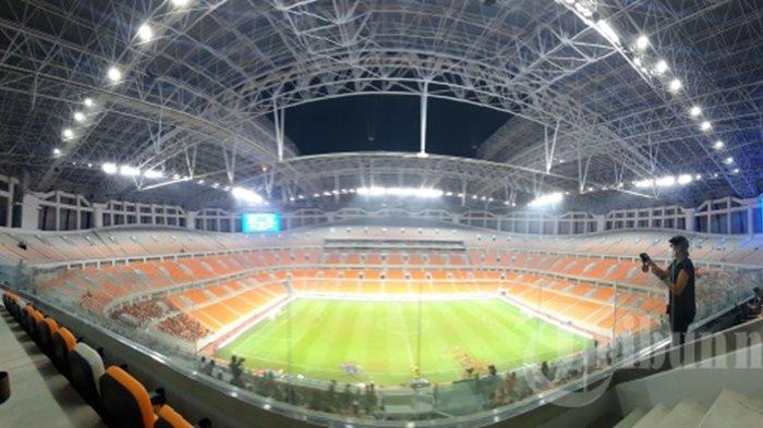 SUASANA JIS - Suasana Jakarta International Stadium (JIS) di Jakarta Utara dari sisi tribun penonton, Selasa (19/4/2022) malam. 