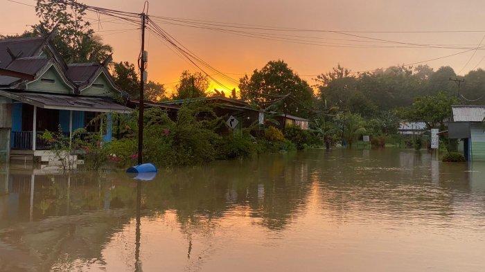33 Pantun Tema Banjir, Berisi Pesan Bijak Jaga Lingkungan dengan Tidak Buang Sampah Sembarangan