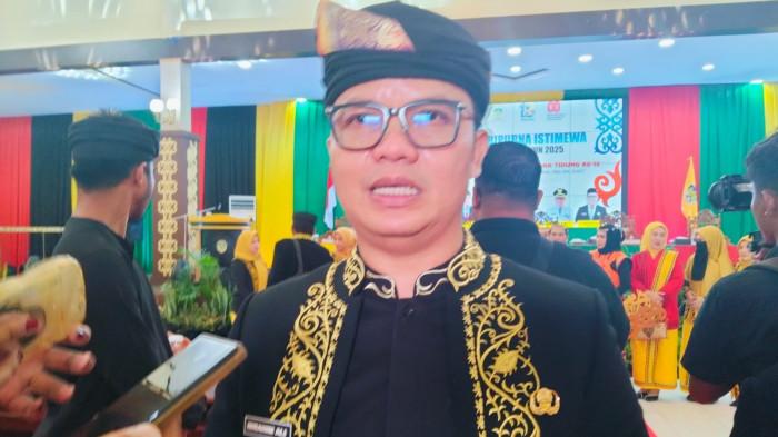 IRAU TERANCAM BATAL - Bupati Tana Tidung Ibrahim Ali saat ditemui awak media beberapa waktu lalu. Bupati menjelaskan pelaksanaan Irau ke-8 Kabupaten Tana Tidung terancam batal karena Pemkab mengalami keterbatasan anggaran akibat pemangkasan dana  transfer ke daerah, Kamis (20/11/2025). (ARSIP - TribunKaltara.com/Rismayanti)