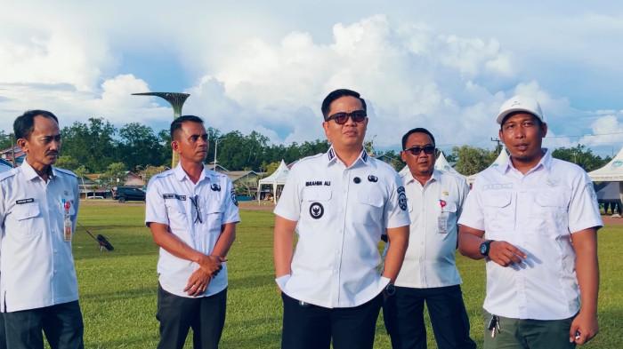 UTAMAKAN PROGRAM PRIORITAS - Bupati Tana Tidung Ibrahim Ali saat ditemui di RTH Djoesoef Abdullah, Jalan Perintis, Tideng Pale, Kecamatan Sesayap, Kabupaten Tana Tidung, Kaltara, Rabu (19/11/2025). Ia jelaskan buntut pemangkasan TKD, Pemkab Tana Tidung utamakan program prioritas.