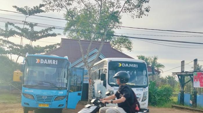 JADWAL DAMRI - Bus Damri akan berangkat melalui terminal di Jalan Perintis, Tideng Pale, Kecamatan Sesayap, KTT, Kaltara, Rabu (18/2/2026). Berikut ini Jadwal Damri Tana Tidung ke Tanjung Selor dan Malinau, dilengkapi kapasitas, durasi perjalanan hingga tarifnya. (TribunKaltara.com / Rismayanti)