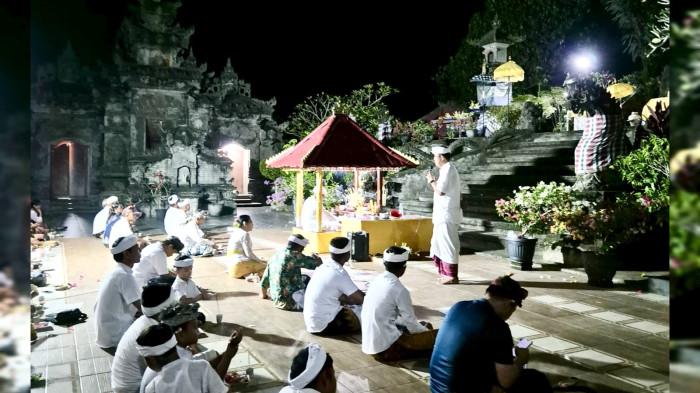 Umat Hindu Bulungan Sembahyang Hari Raya Galungan di Pura Jagat Benuanta, Berikut Ini Maknanya