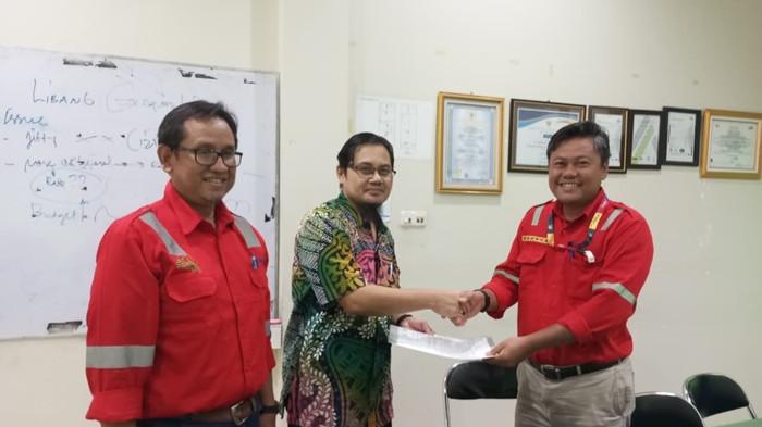 JALIN KERJASAMA - Fakultas Kehutanan Universitas Gadjah Mada ( UGM ) dan PT Adindo Hutan Lestari ( PT AHL ) secara resmi menjalin nota kesepahaman yang bertujuan memperkuat implementasi Tri Dharma Perguruan Tinggi, khususnya dalam mendukung kemajuan sektor kehutanan Indonesia yang berkelanjutan.