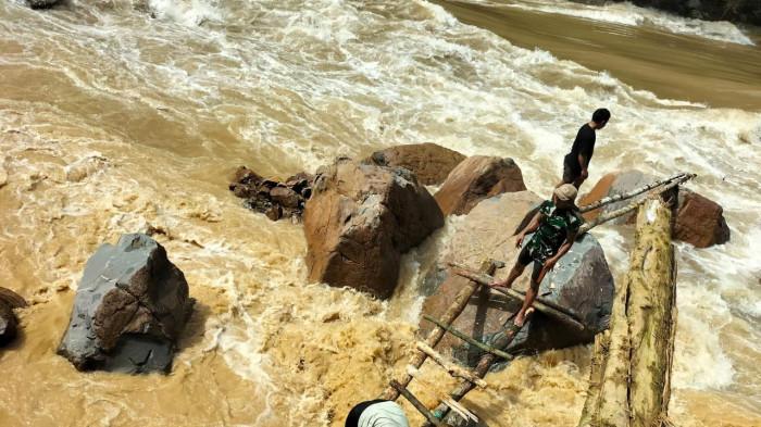 JERAM BAHAU – Kondisi jeram di Sungai Bahau Malinau sementara ditangani tim tanggap darurat.
Penanganan di jalur sungai ini ditarget rampung jelang akhir tahun.