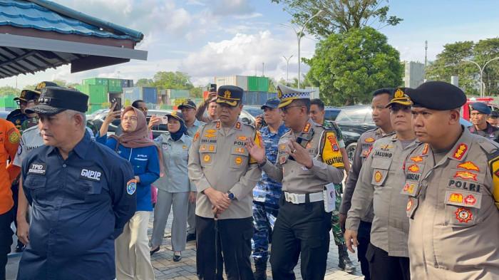 IKUT DAMPINGI- Wali Kota Tarakan bersama Kapolres Tarakan mendampingi Kapolda Kaltara melakukan peninjauan ke sejumlah Pos Pengamanan 
yang disiagakan di Tarakan. Dokumentasi Humas Pemkot Tarakan