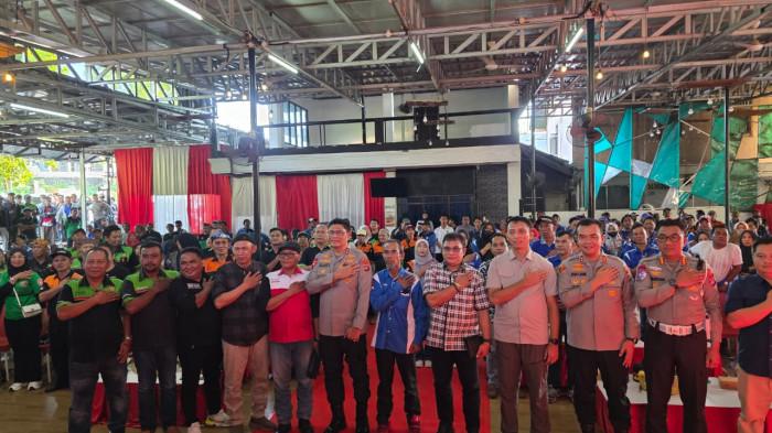 SILATURAHMI - Dalam rangka mewujudkan Kaltara yang Aman dan Kondusif, Kapolda Kaltara melaksanakan silaturahmi bersama Serikat Pekerja di Kota Tarakan, Sabtu (18/10/2025). Kapolda Kaltara, Irjen Pol Djati Wiyoto Abadhy, S.I.K didampingi PJU Polda Kaltara berlangsung di Ponles Kota Tarakan.  TRIBUNKALTARA.COM/ANDI PAUSIAH