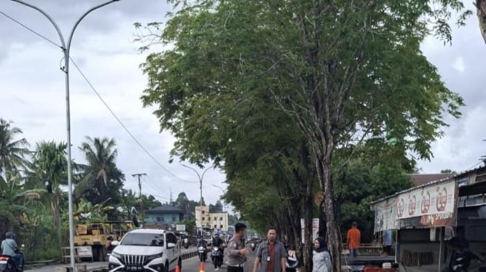 LAKALANTAS DI TARAKAN - Terjadi kecelakaan lalu lintas (lakantas) awal April 2025. Tampak personel Satlantas Tarakan melakukan pengamanan  di lokasi TKP, Kamis (2/4/2026).