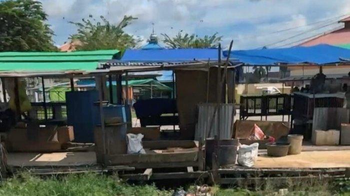 Timbulkan Bau Tidak Sedap, Lapak Ayam Hidup di Belakang Pasar Induk Tanjung  Selor Dikeluhkan Warga - Tribunkaltara.com