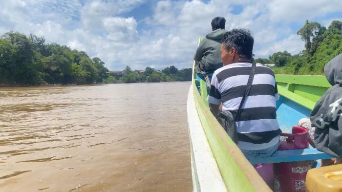 MINIMNYA SENTUHAN PEMERINTAH - Warga di wilayah pedalaman Kabupaten Nunukan, tepatnya di Kecamatan Lumbis Ogong, Lumbis Pansiangan, hingga Lumbis Hulu, masih hidup dalam keterisolasian akibat minimnya konektivitas wilayah, Selasa (04/11/2025), siang.