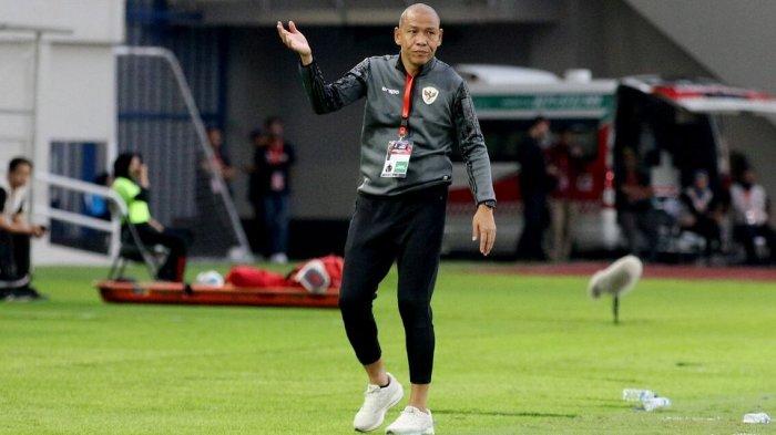 NOVA ARIANTO - Nova Arianto menjabat sebagai asisten pelatih Shin Tae-yong dan pelatih Timnas U17 Indonesia diambil dari Kompas.com, Senin (7/4/2025). Pelatih Timnas Indonesia U-17 Nova Arianto ditunjuk jadi juru taktik Timnas Indonesia U-20.
