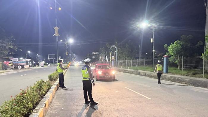 ​OPERASI CIPTA KONDISI - Operasi Cipta Kondisi yang digelar Polres Malinau di depan Bandara Malinau, Kalimantan Utara, Sabtu (31/1/2026) malam. Total 47 pengendara terjaring dalam Operasi Cipta Kondisi tersebut.
(TRIBUNKALTARA.COM / MOHAMMAD SUPRI)