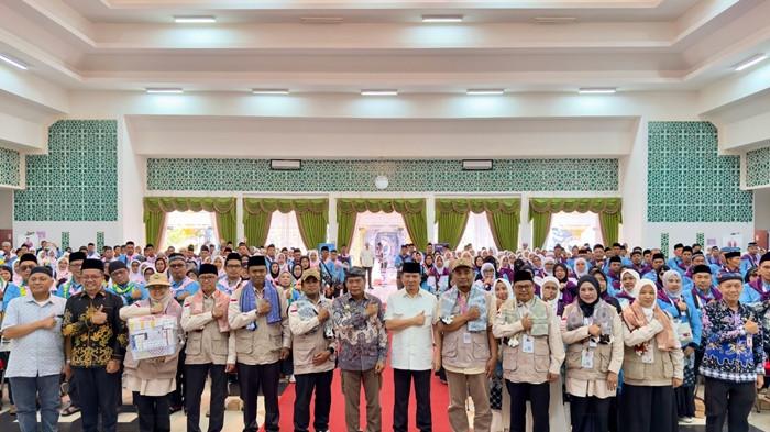 PELEPASAN JCH KALTARA - Pemerintah Provinsi (Pemprov) Kalimantan Utara ( Kaltara ) secara resmi melepas 484 jemaah calon haji ( JCH ) Tahun 1447 Hijriah/2026 Masehi melalui Embarkasi Balikpapan. Pelepasan jemaah calon haji dilakukan langsung oleh Gubernur Kaltara Dr. H. Zainal Paliwang, S.H., M.Hum., di Asrama Haji Batakan, Balikpapan, Selasa (5/5/2026) sore. (HO/DKISP Kaltara)