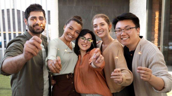 PANTUN PERSAHABATAN - Lihat kumpulan pantun persahabatan dalam artikel berikut, cocok dikirimkan kepada teman terdekat agar hubungan makin erat.