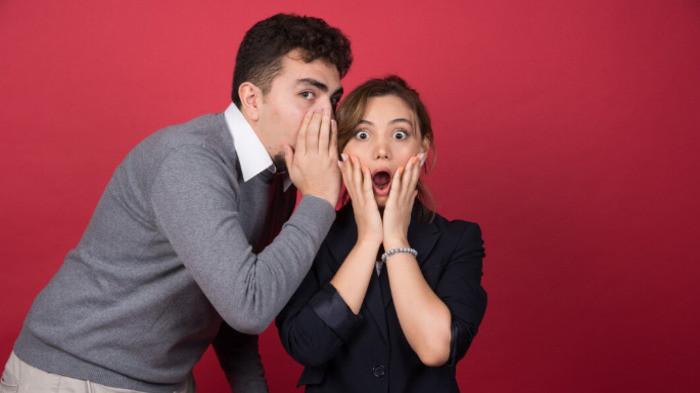 PANTUN JANGAN BERBOHONG - Potret wanita terkejut dari Freepik.com, Jumat (12/9/2025). Simak kumpulan pantun jangan berbohong berikut ini, cocok dikirimkan buat orang yang suka berdusta.