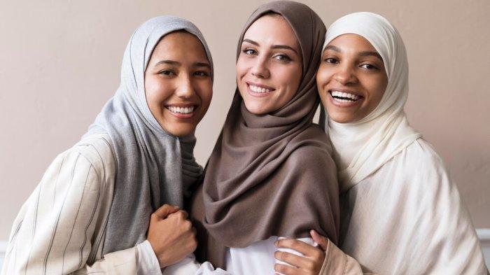 PANTUN WANITA ISLAMI - Baca kumpulan pantun untuk wanita berikut ini, berisi nasihat dan motivasi bagi para perempuan tangguh dalam menjalani kehidupan.