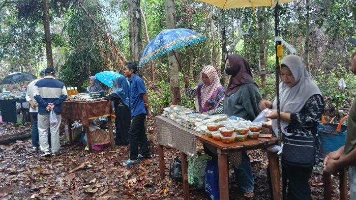 Wisata Kuliner Unik di Pasar Rakyat Lembah Bambu Tanjung Selor Bulungan, Belanja Pakai Uang Bambu