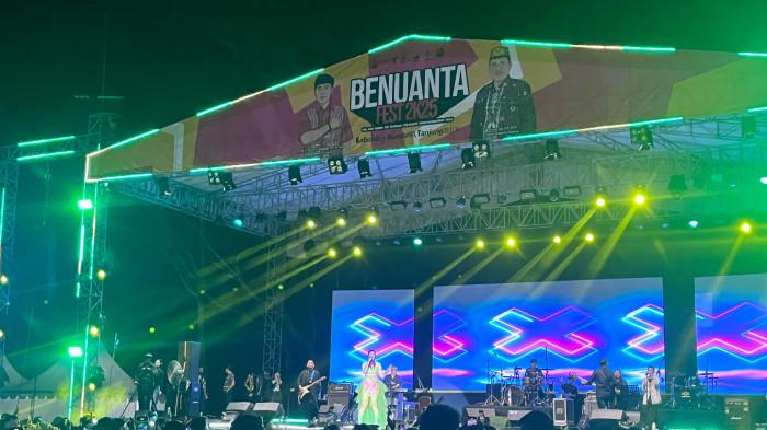 Penampilan Mulan Jameela 10112025.jpg