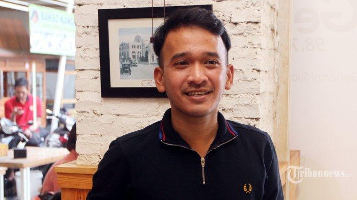 RUBEN ONSU - Presenter Ruben Onsu saat menghadiri acara konferensi pers Charity yang bertajuk Peduli Sahabat Jupe di Warunk Ekomando, Tebet, Jakarta Selatan, Kamis (13/4/2017). Konflik Ruben Onsu dan Sarwendah gegara tagihan tunggakan mobil oleh debt collector.