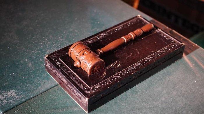 SANKSI KOMDIS PSSI - Ilustrasi palu sidang Komdis PSSI. Intip daftar sanksi Komdis PSSI terbaru di kompetisi Championship 2025/2026, lengkap duduk perkara jagoan PSIS Semarang kena hukum.