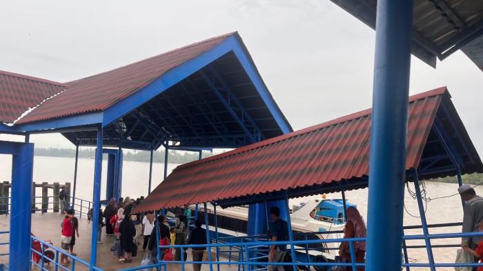JADWAL SPEEDBOAT - Tampak aktivitas penumpang di ruang tunggu Pelabuhan Kayan II, sebelum berangkat berlayar menuju Tarakan belum lama ini. Tersedia belasan speedboad reguler di Pelabuhan Kayan II, yang akan melayani penumpang rute Tanjung Selor ke Tarakan, Provinsi Kalimantan Utara ( Kaltara ), pada Selasa (20/1/2026). (TribunKaltara.com/Desi Kartika)
