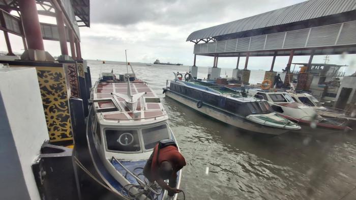 JADWAL SPEEDBOAT - Aktivitas speedboat reguler di Pelabuhan Tengkayu 1 Tarakan Kalimantan Utara yang siap berangkat melayani penumpang ke rute tujuan. Lihat jadwal speedboat rute Tarakan ke Nunukan hari ini pada Minggu 1 Februari 2026, tersedia 10 armada untuk layani penumpang.