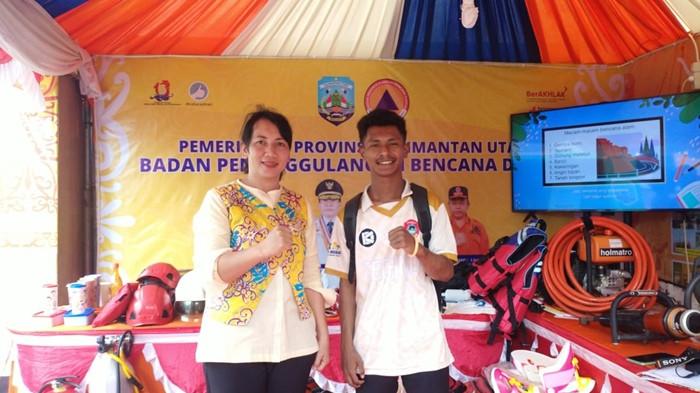 Staf Sekretariat Umum Kepegawaian BPBD Kaltara, Sivra (kiri)