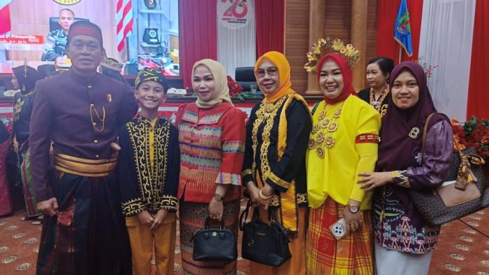 HUT KE-26 NUNUKAN - Suasana rapat Paripurna memperingati Hari Ulang Tahun (HUT) ke-26 Kabupaten Nunukan pada Minggu (12/10/2025) berlangsung meriah dan penuh makna. Salah satu momen paling berkesan datang dari penampilan seorang siswa berbakat, David, murid SD Negeri 001 Nunukan, yang memukau hadirin lewat dongeng rakyat dari etnis Tidung.