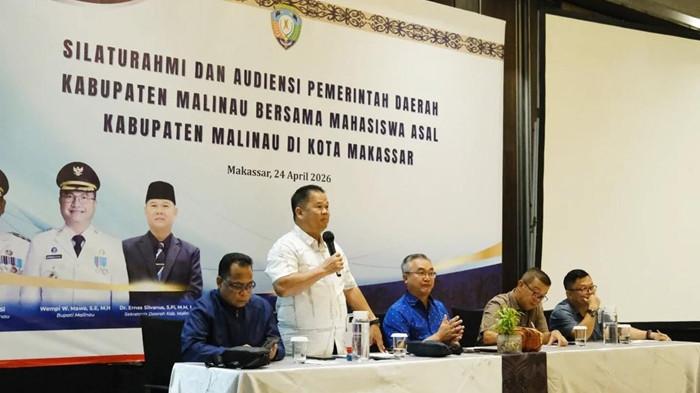 DESA SARJANA - Suasana saat Bupati Malinau Wempi W Mawa memberikan arahan kepada mahasiswa asal Kabupaten Malinau di Makassar, Sulawesi Selatan. Program Desa Sarjana dipastikan terus berlanjut sebagai investasi peningkatan mutu SDM di Kabupaten Malinau.
(TRIBUNKALTARA.COM/HO-DISKOMINFO/BOB)