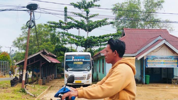  JADWAL DAMRI - Tampak Bus Damri yang akan berangkat melalui terminal di Jalan Perintis, Tideng Pale, Kecamatan Sesayap, KTT, Kaltara, Rabu (29/4/2026). Simak info Bus Damri hari ini dari Tana Tidung ke Tanjung Selor, yang sajikan Jadwal Damri, tarif, dan waktu tempuh. (TribunKaltara.com / Rismayanti)