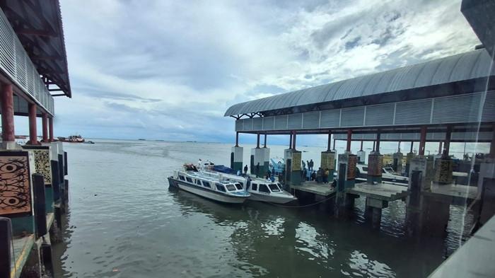 JADWAL SPEEDBOAT - Tampak kegiatan penumpang di Pelabuhan Tengkayu I Tarakan sebelum keberangkatan menuju rute tujuan belum lama ini. Catat empat jadwal speedboat dari Tarakan ke Tana Tidung hari ini, Minggu (24/5/2026), yang dilengkapi harga tiket 2026. TRIBUNKALTARA.COM/ANDI PAUSIAH