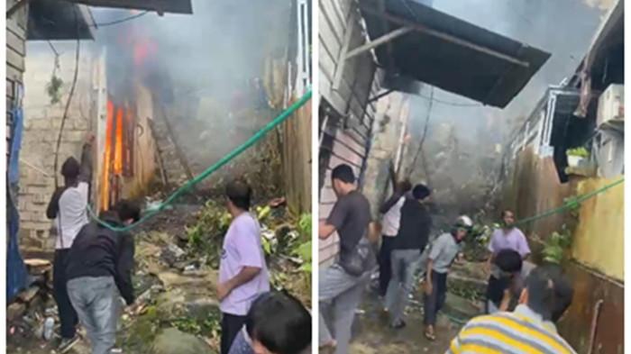 PANIK - Warga RT 28 Kelurahan Sebengkok Waru saat berupaya memadamkan api yang menghanguskan rumah, Rabu (19/11/2025).