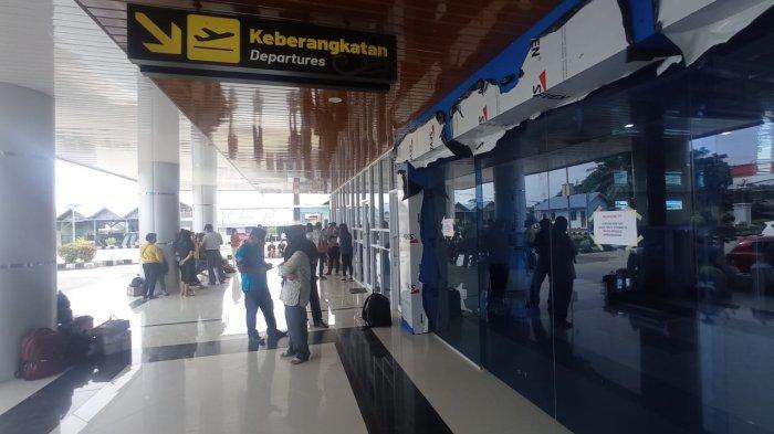 JADWAL PENERBANGAN PERINTIS - Aktivitas pengguna jasa di Bandara Malinau Kota, Kalimantan Utara. Simak jadwal, rute dan harga tiket lengkap menuju 10 rute dari dan menuju Malinau. (TRIBUNKALTARA.COM / MOHAMMAD SUPRI)