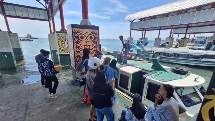 JADWAL SPEEDBOAT - Tampak aktivitas penumpang dan speedboat sebelum keberangkatan menuju rute tujuan di Pelabuhan Tengkayu I Tarakan belum lama ini. Berikut ini jadwal Speedboat dari Tarakan ke Malinau hari ini, yang dilengkapi harga tiket terbaru, pada Senin 25 Mei 2026. TRIBUNKALTARA.COM/ANDI PAUSIAH
