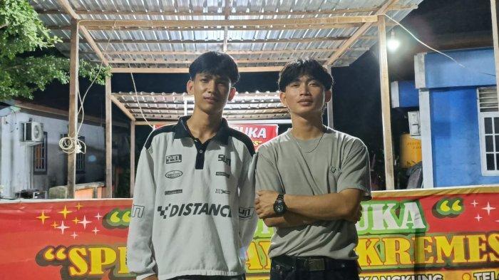 PENJUAL AYAM KREMES - Nofrendi, saat ditemui Tribunkaltara.com di Jumat (24/10/2025). Nofrendi rela menjual ayam kremes demi melanjutkan pendidikan.