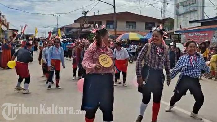 badut HUT RI di Malinau 140825_1