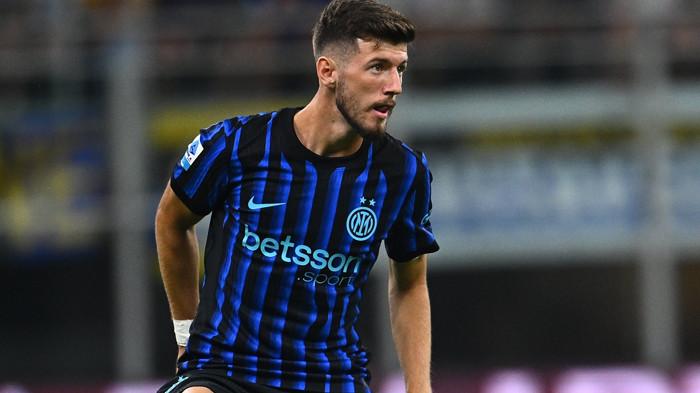 CURI PERHATIAN - Penampilan debut Petar Sucic bersama Inter Milan di Liga Italia Serie A, mampu mencuri perhatian. Gelandang asal Kroasia ini bersiap mencuri panggung Derby della Madonnina dari seniornya, Luka Modric, di Stadion Giuseppe Meazza, Senin (24/11/2025). (ARSIP - inter.it)