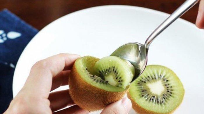 MANFAAT BUAH KIWI - Ilustrasi buah kiwi. Simak manfaat buah kiwi bagi kesehatan berikut ini, tingkatkan kualitas tidur hingga mampu redakan asma.