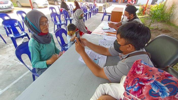 Minasih Tukang Cuci Baju Ini Bersyukur Dapat Bantuan Sembako & BLT Minyak Goreng, Upahnya Rp 5 Ribu