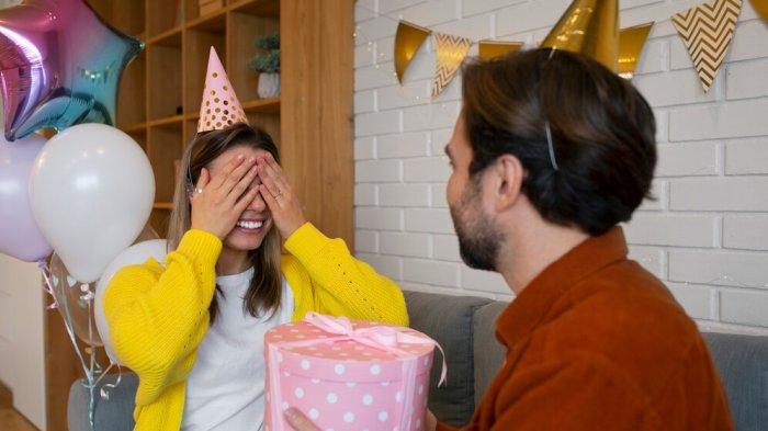 37 Pantun Ulang Tahun buat Pacar, Ucapan Romantis Bikin Hati Meleleh