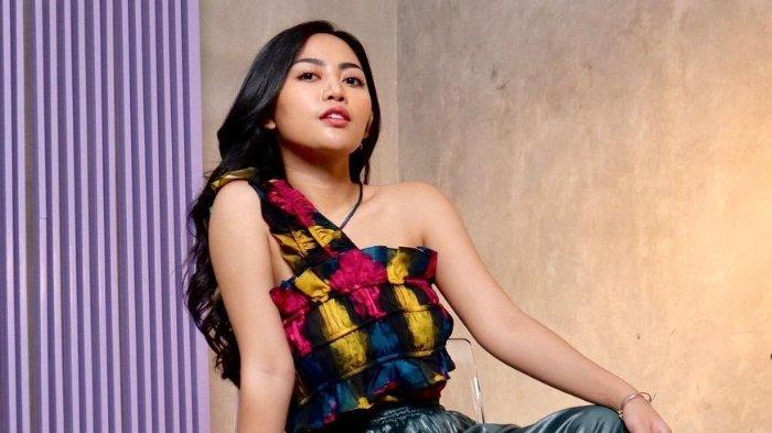 Jatuh Cinta dengan Penampilan Billie Eilish di Singapura, Rachel Vennya Sampai Tiru Gaya sang Idola