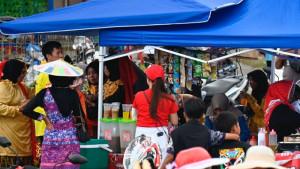 Aktivitas-jual-beli-di-Malinau-yjuymk.jpg