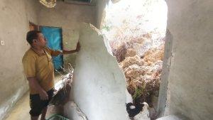 Bernadus-pemilik-rumah-yang-mengalami-longsor-di-RT-15-Kelurahan-Karang-Anyar-Kota-Tarakan.jpg